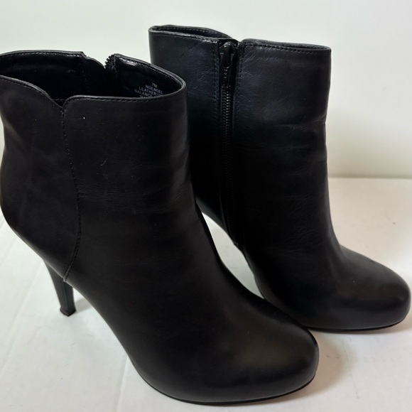 Nine West Sleek Black Heeled Boots - Picture 1 of 9